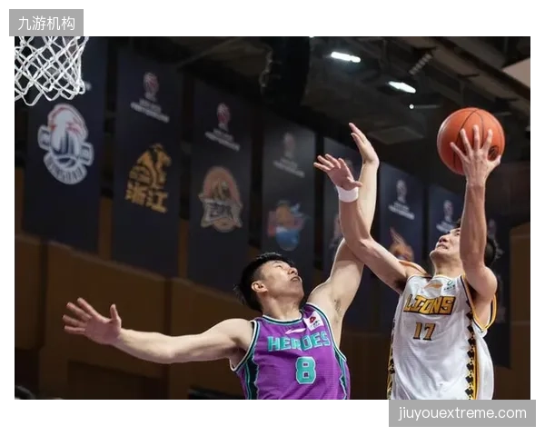 双后腰配置提升防守韧性，但或牺牲部分进攻组织流畅性，考验教练平衡艺术。
